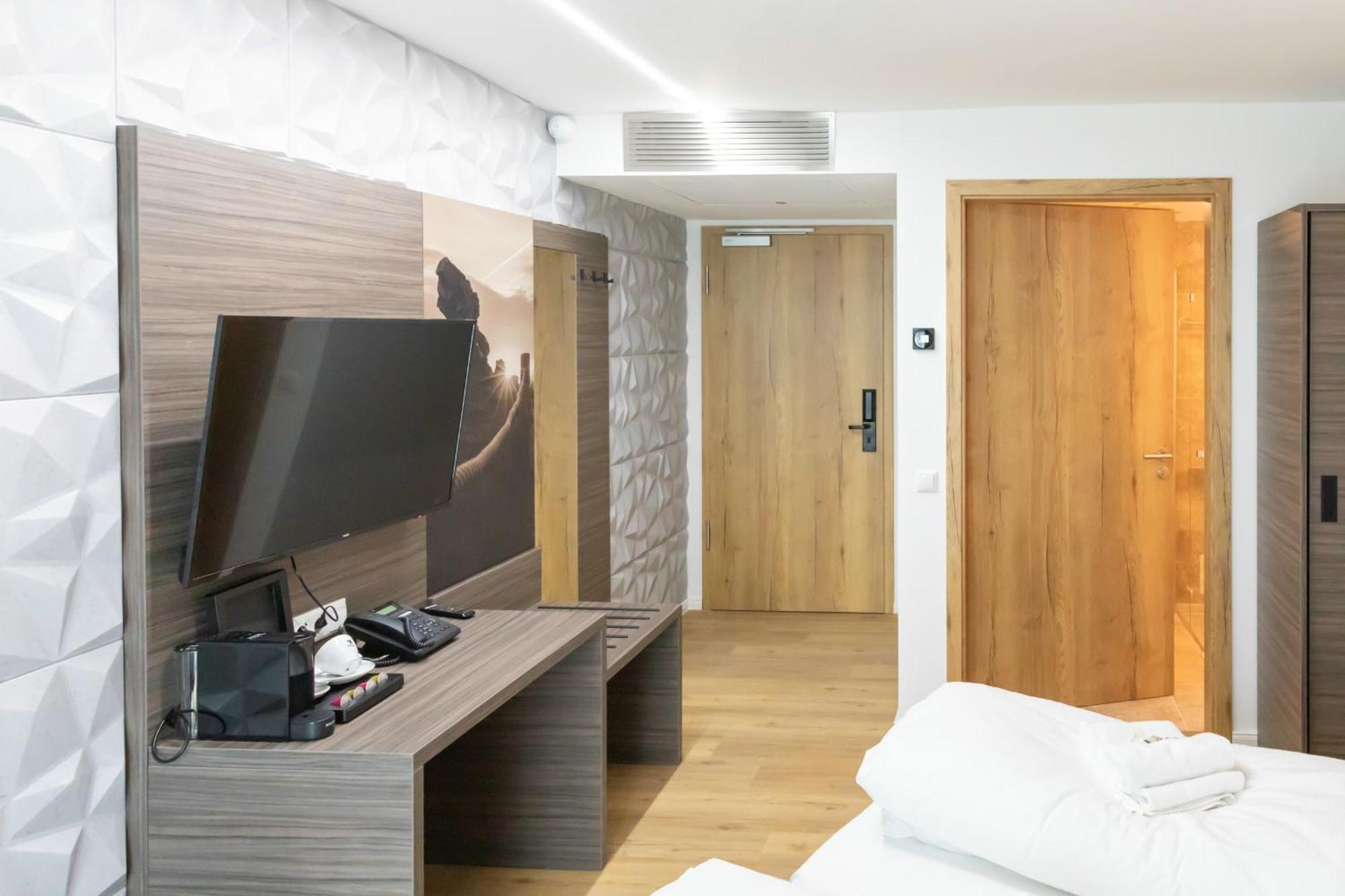 Central Hotel & Lounge Adult Only جوسلار المظهر الخارجي الصورة